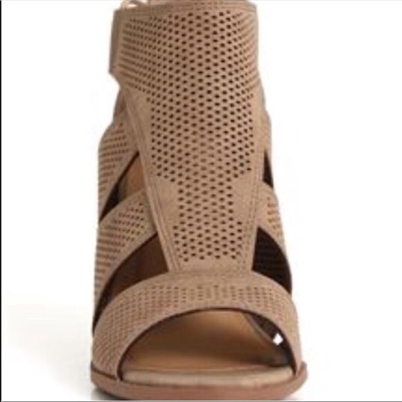 😍 restock Light taupe perforated cut out heel - Picture 3 of 4